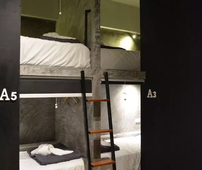 ペンション Nirvana Guesthouse & Hostel
