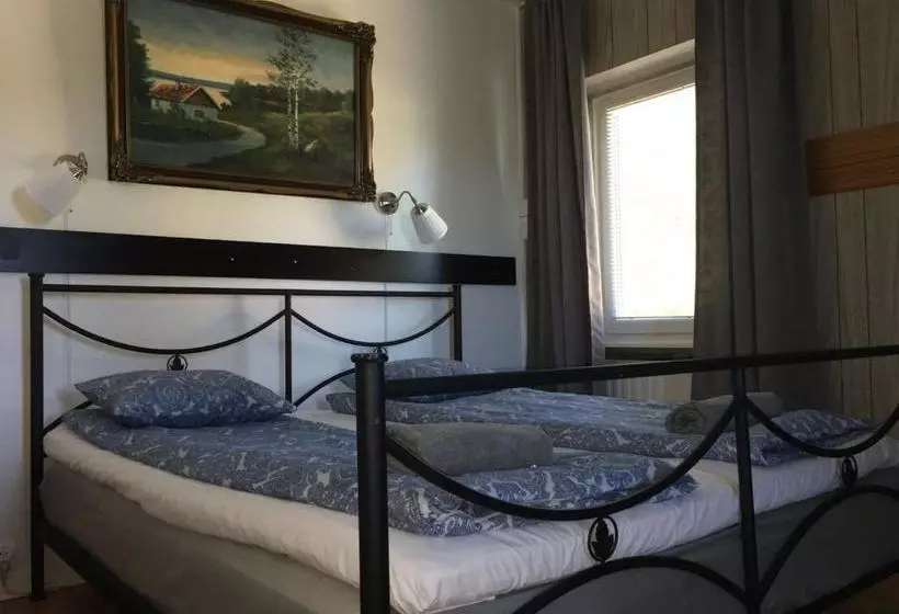 Retkeilymaja Grums Old House