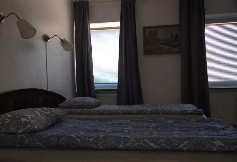 Retkeilymaja Grums Old House