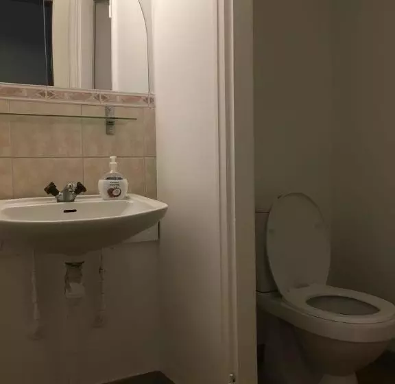 Retkeilymaja Grums Old House