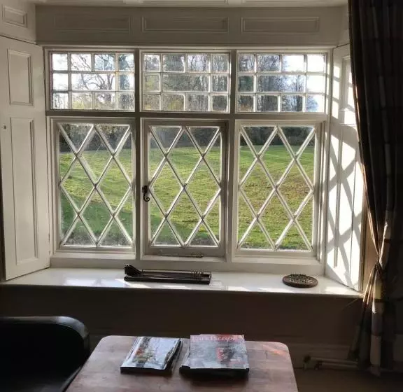 هاستل The Clytha Arms