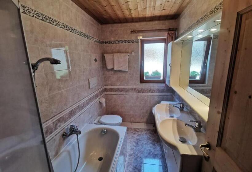 مبيت وإفطار Garni Tschutscherhof