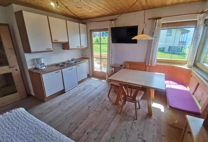 ベッドアンドブレックファースト Garni Tschutscherhof