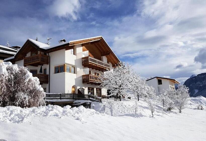 مبيت وإفطار Garni Tschutscherhof