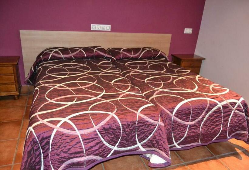 פנסיון Hostal Arévacos