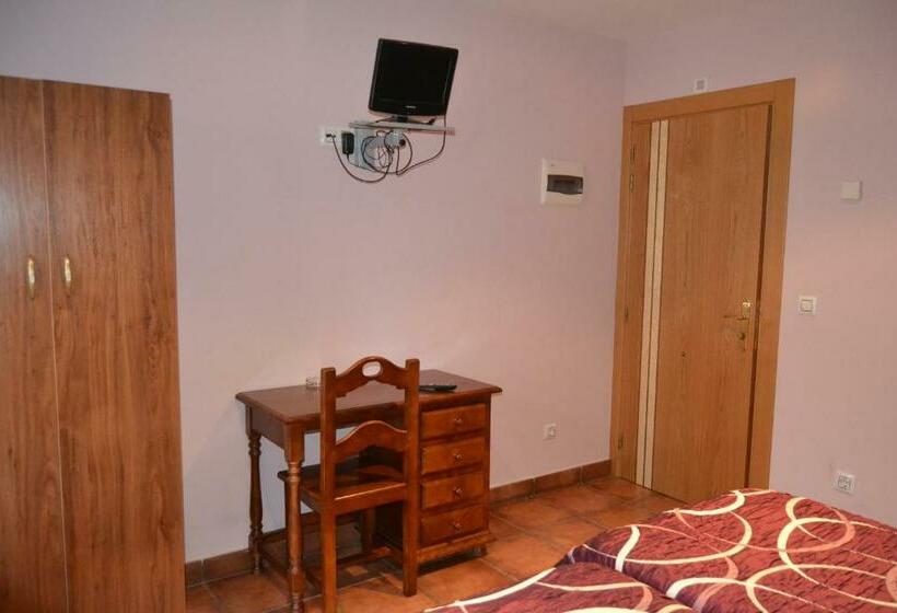 פנסיון Hostal Arévacos
