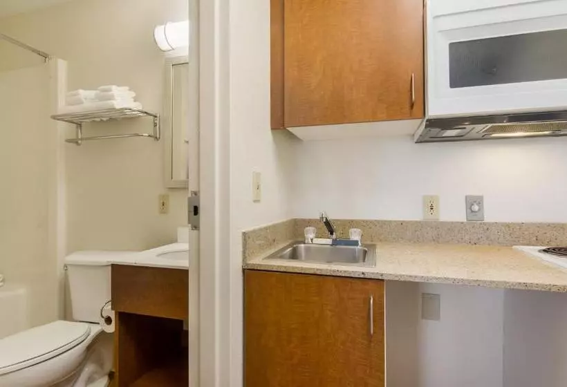 Hometowne Studios By Red Roof Denver   Glendale/ Cherry Creek