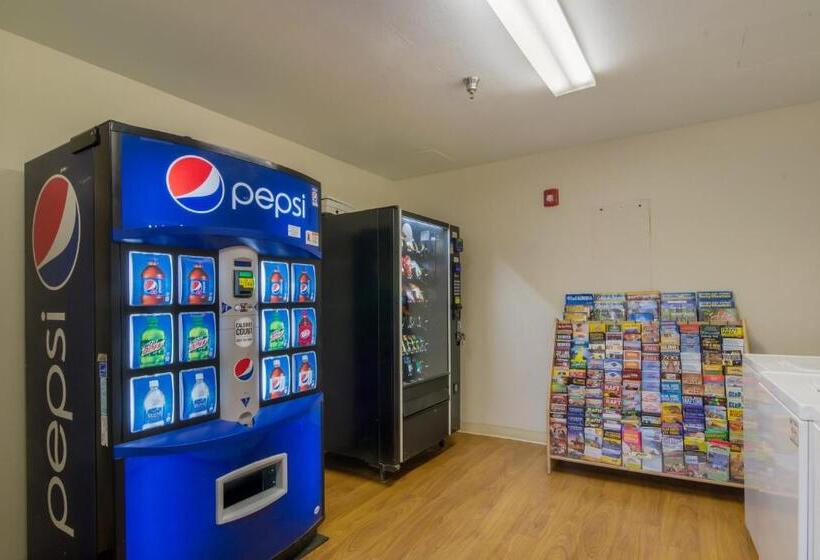 Hometowne Studios By Red Roof Denver Glendale/ Cherry Creek