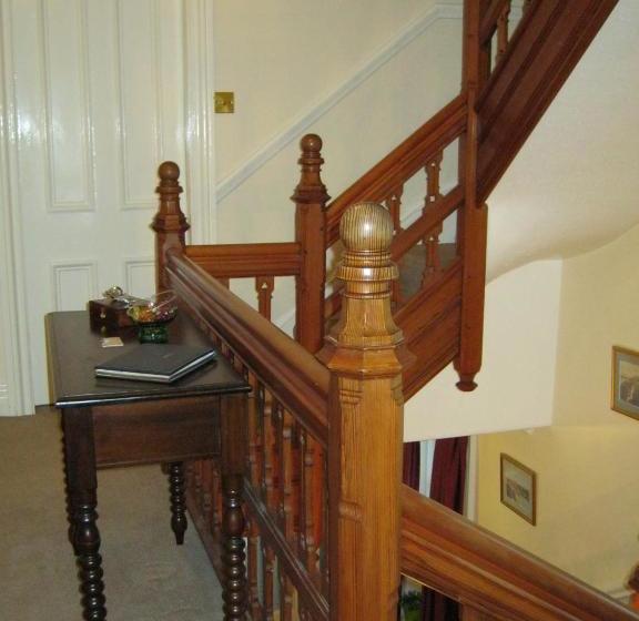 پانسیون Autumn Leaves Guest House