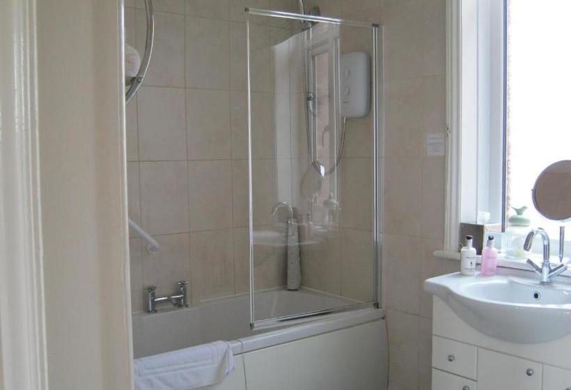 پانسیون Autumn Leaves Guest House