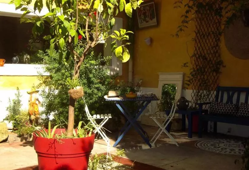 Majatalo Bed And Breakfast Au Soleil