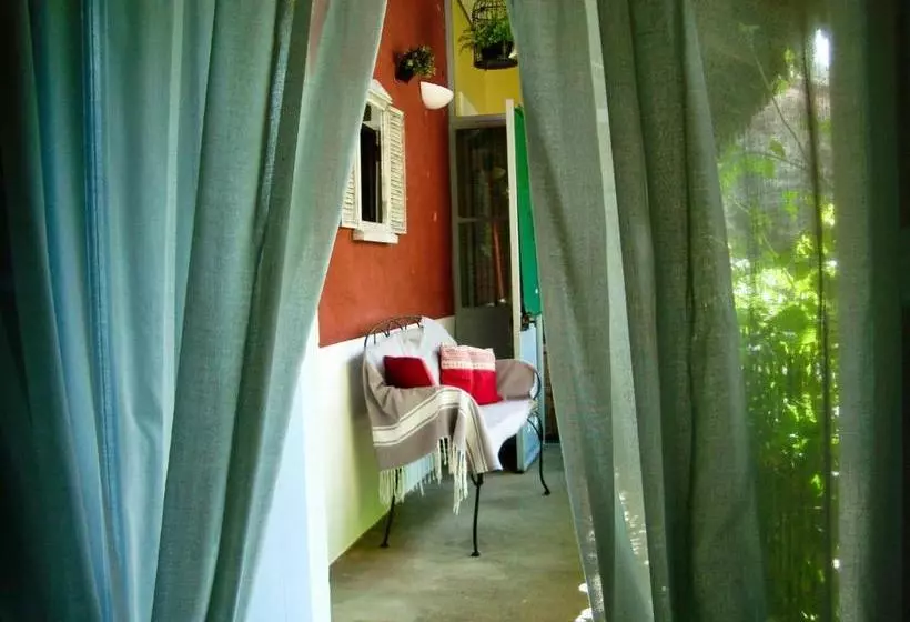 Majatalo Bed And Breakfast Au Soleil