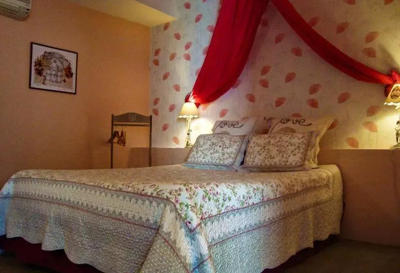 Majatalo Bed And Breakfast Au Soleil
