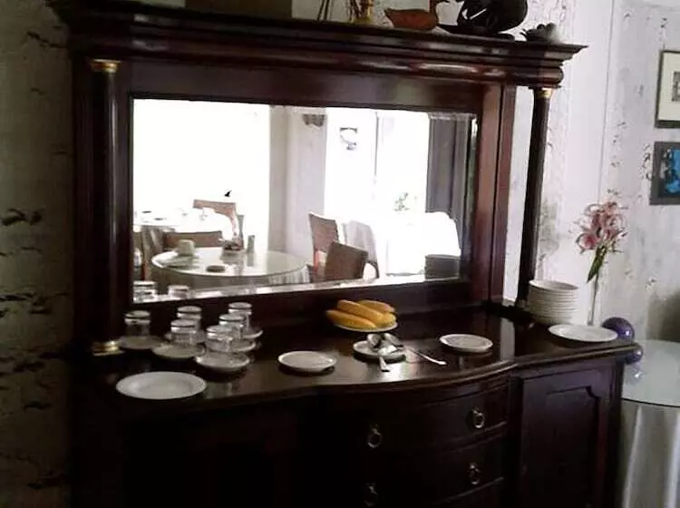 پانسیون Cornerstones Guest House