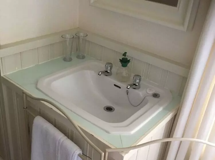 پانسیون Cornerstones Guest House