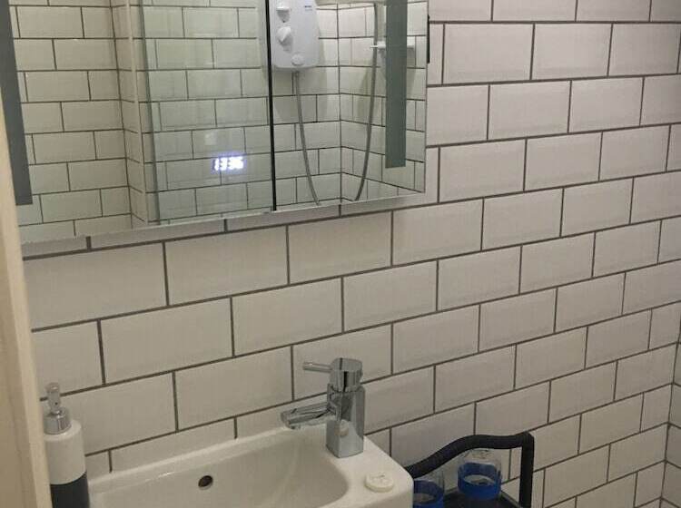 ペンション Cornerstones Guest House