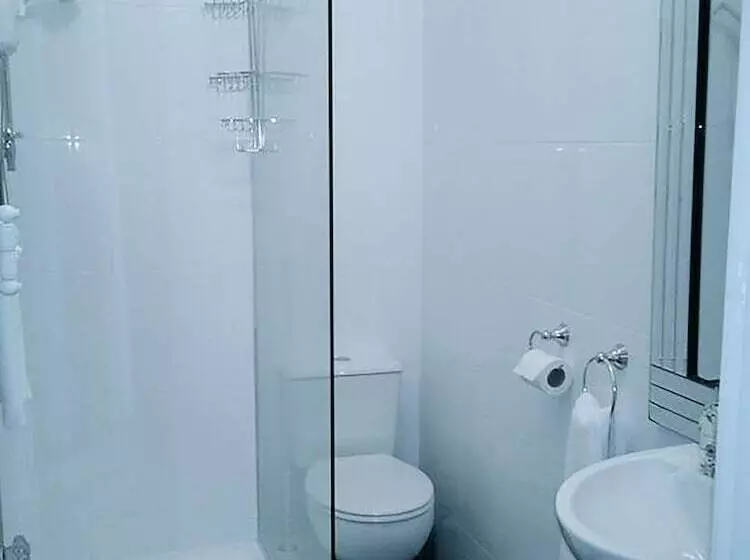 پانسیون Cornerstones Guest House