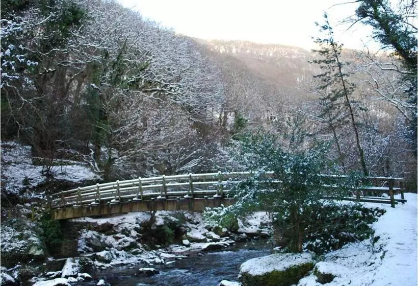 پانسیون Riverside Cottage B&b