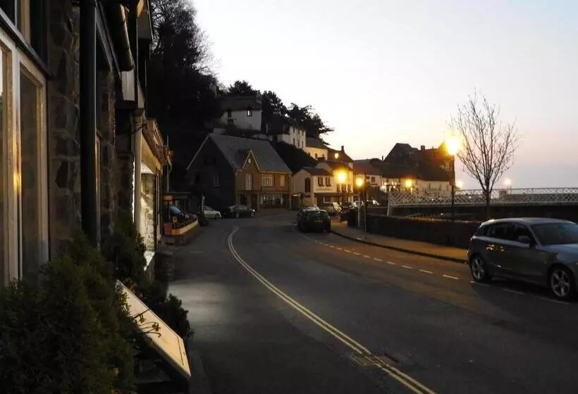 پانسیون Riverside Cottage B&b