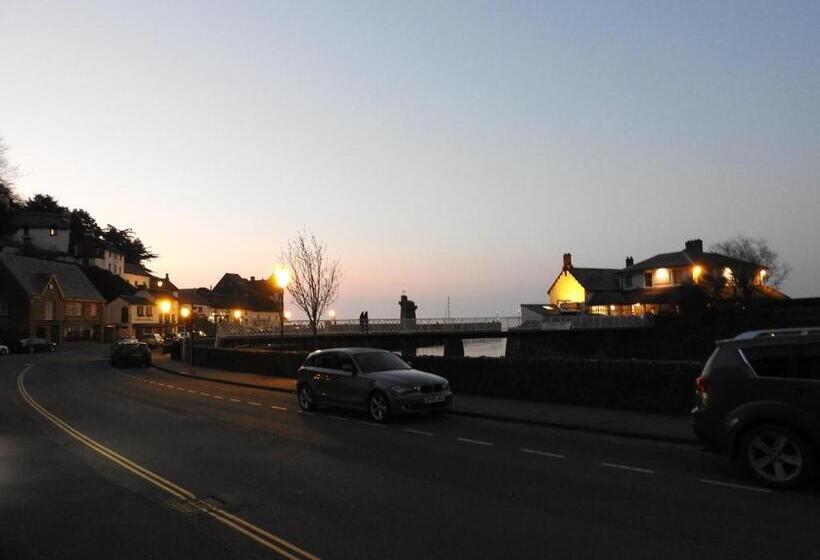 ペンション Riverside Cottage B&b