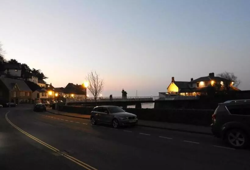 پانسیون Riverside Cottage B&b