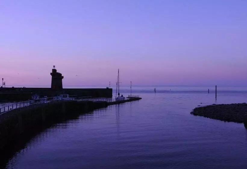 پانسیون Riverside Cottage B&b