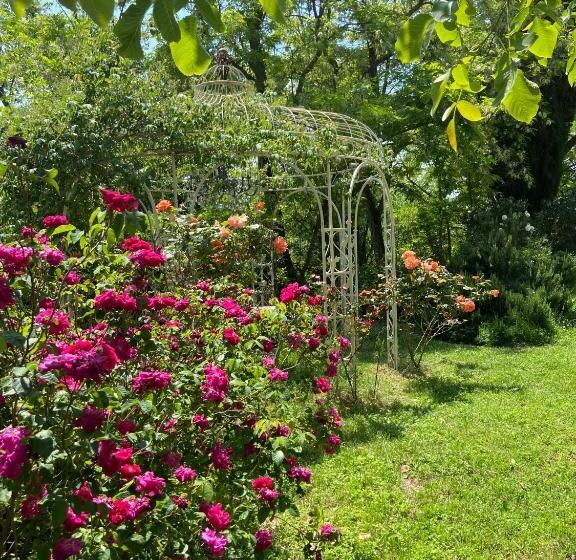 ホテル Chiesa Ignano 1778