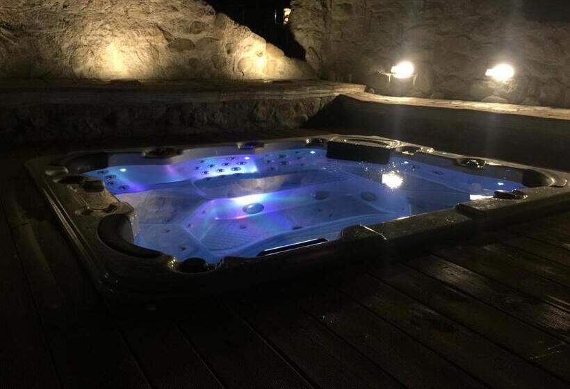 ホテル Chiesa Ignano 1778