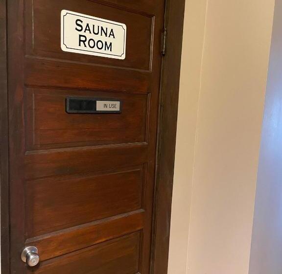 פנסיון Awakenings Inn