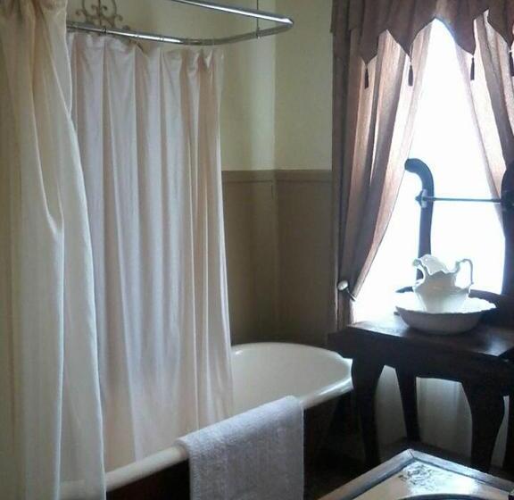 פנסיון Awakenings Inn