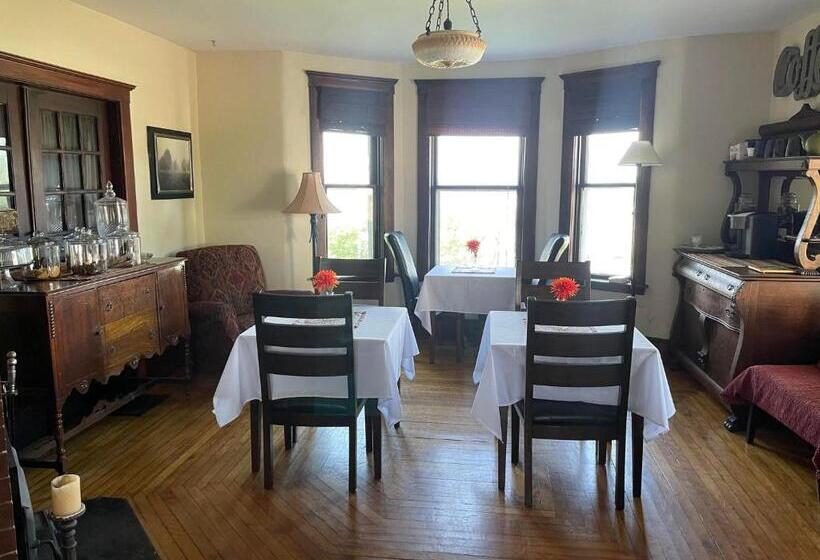 פנסיון Awakenings Inn