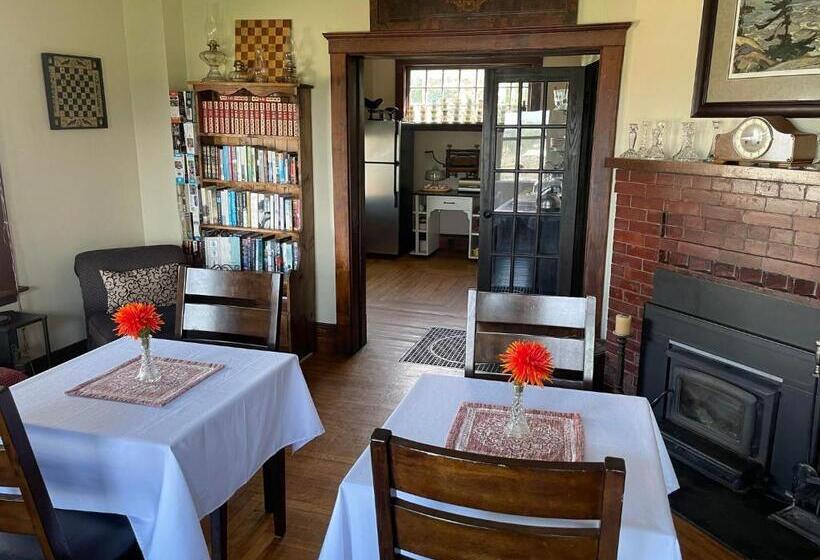 פנסיון Awakenings Inn