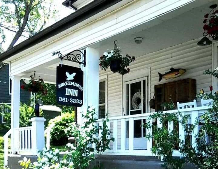 פנסיון Awakenings Inn
