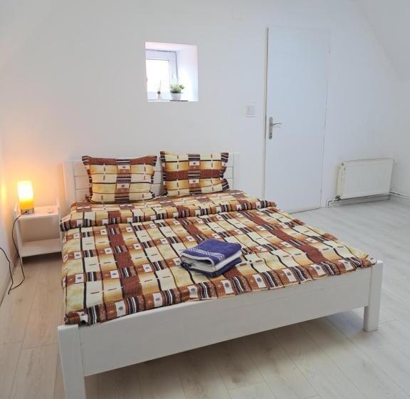 پانسیون Casa Merisor