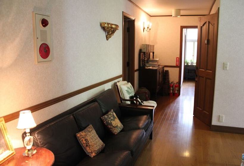 Пансион Inn The Mist