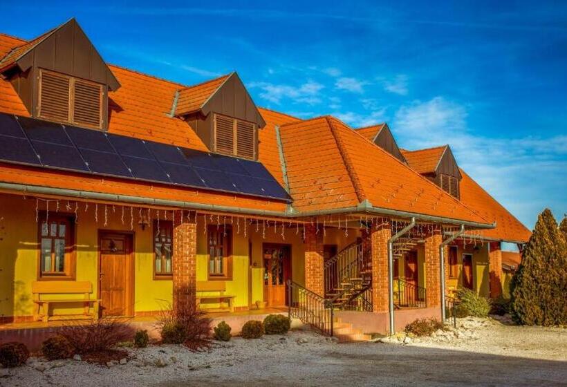 بنسيون Nosztalgia Vendégház