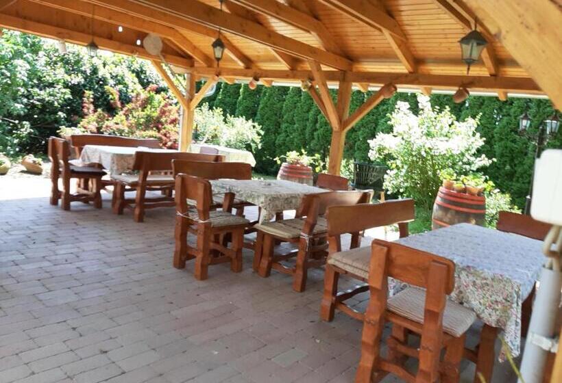 بنسيون Nosztalgia Vendégház