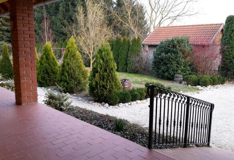 بنسيون Nosztalgia Vendégház