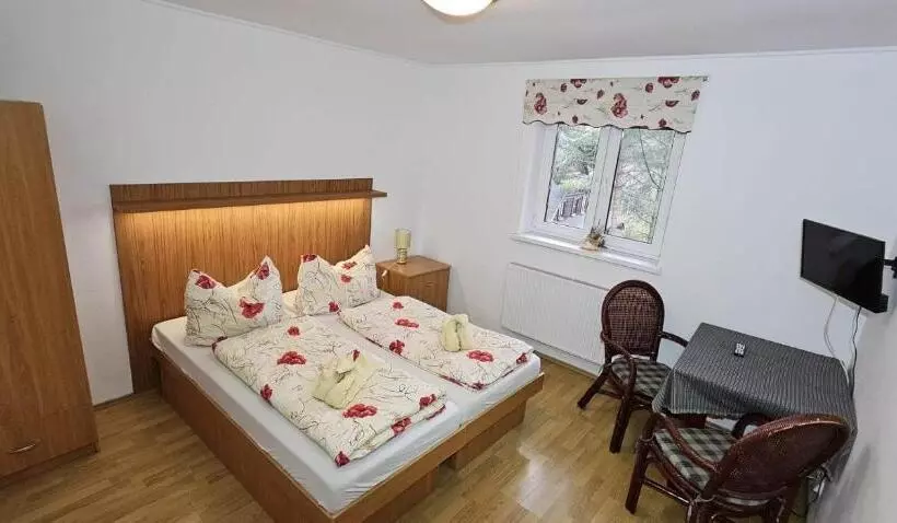 Majatalo Penzion Ustie