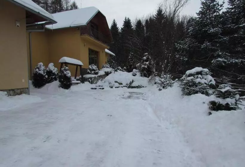 Majatalo Penzion Ustie