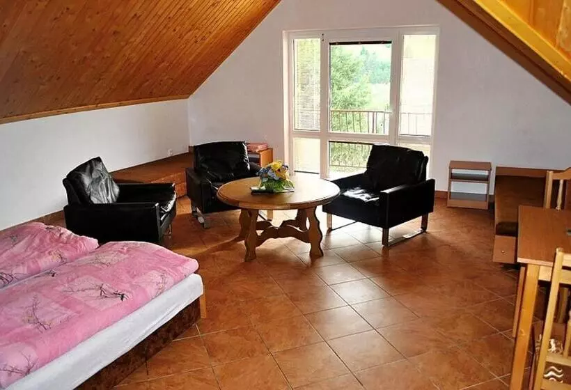 Majatalo Penzion Ustie