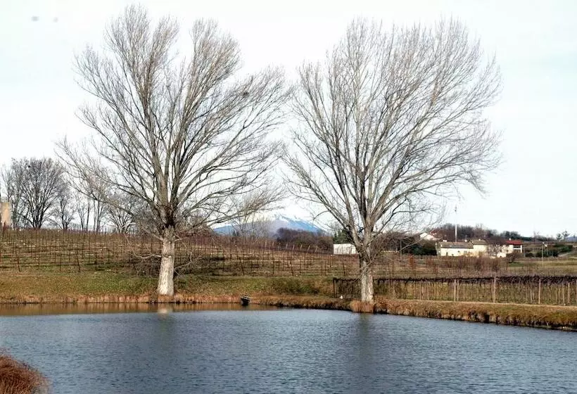 Hotelli Seiterre Agriturismo Tenuta San Leone