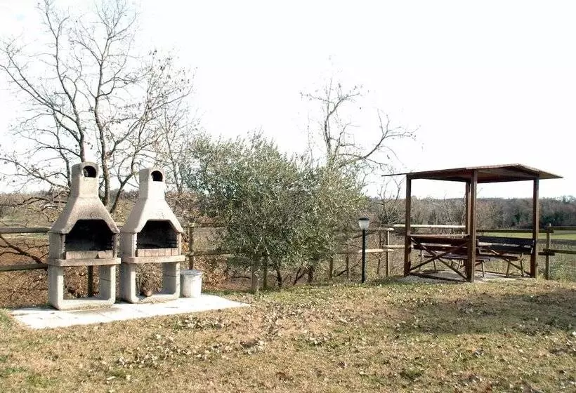 Hotelli Seiterre Agriturismo Tenuta San Leone