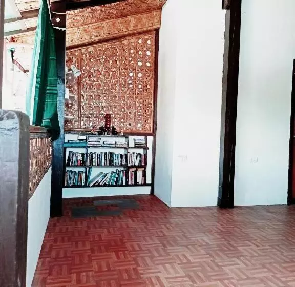 ペンション El Gordo S Seaside Adventure Lodge