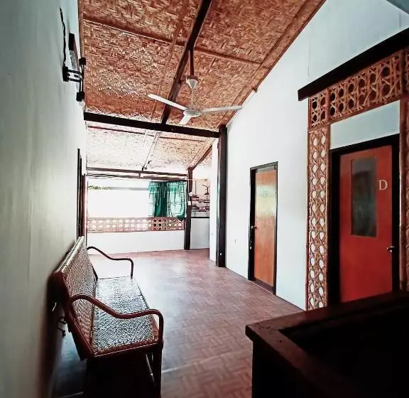 ペンション El Gordo S Seaside Adventure Lodge