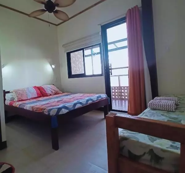 ペンション El Gordo S Seaside Adventure Lodge