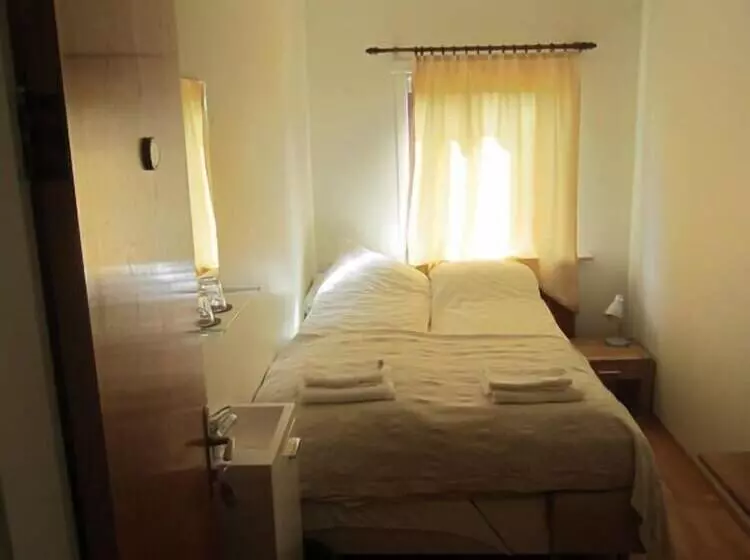 پانسیون Nes Guesthouse