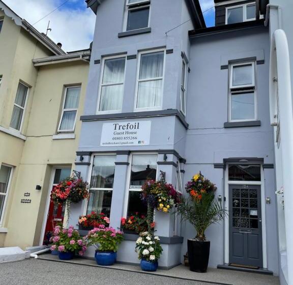 ペンション Trefoil Guest House