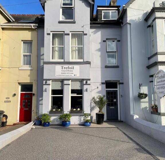 ペンション Trefoil Guest House