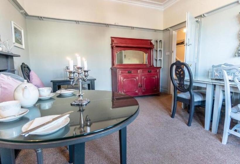 ペンション Trefoil Guest House